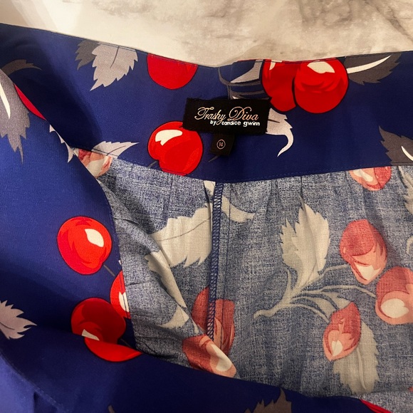 Trashy Diva 🍒 Cherry Blouse & High Waist Short🍒 Pinup Style 1940’s Vintage style - Picture 3 of 9